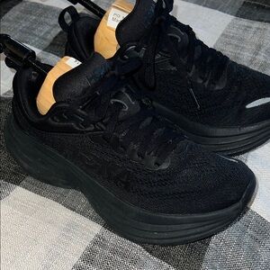 Hoka Bondi 8 Black Sneakers euc size 6